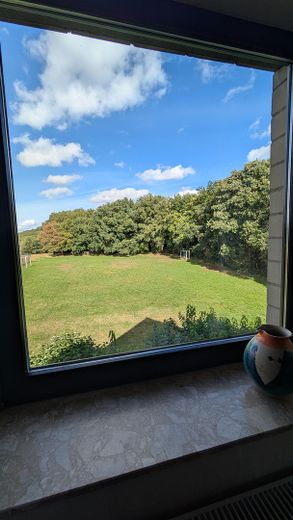 Einfamilienhaus mit Einliegerwohnung in ruhiger Wohnlage – Ausblick Kind 2