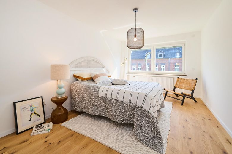 Appartamento modernizzato di recente, 3 locali con balcone – Schlafzimmer