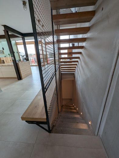 Hochwertiges Architektenhaus im Bauhausstil – Saarbrücken-Ensheim – Treppe EG zu UG