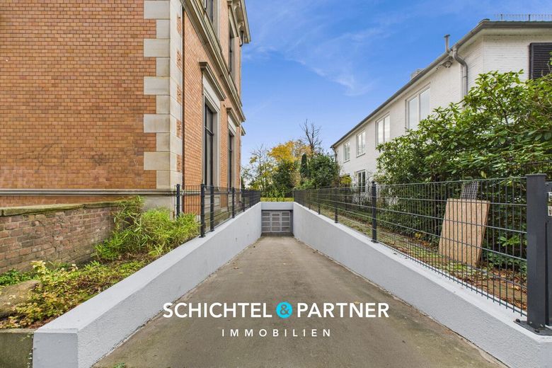 Vegesack | Einmalige Altbauwohnung in der Villa Fritze im Toscana-Stil – S&amp;P | Garageneinfahrt