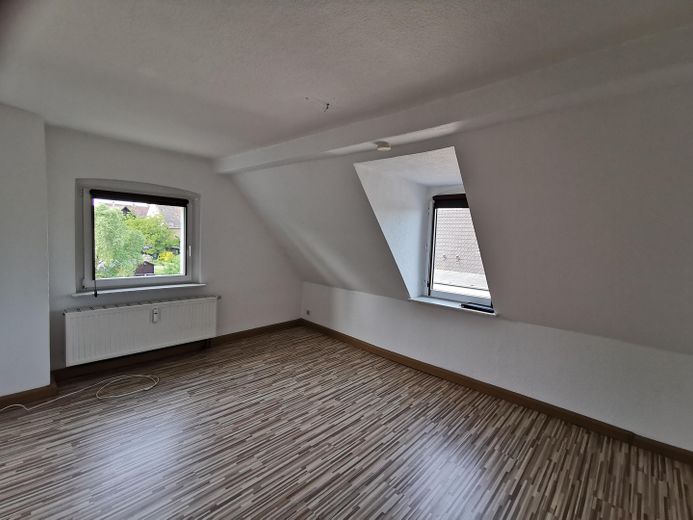 Schöne 2 Raum Dachgeschosswohnung – Wohnzimmer