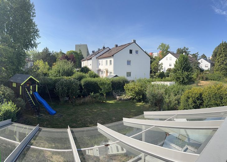 Huzurun şehre yakınlıkla buluştuğu yer – güneş alan güney bahçesiyle – Aussicht Balkon OG