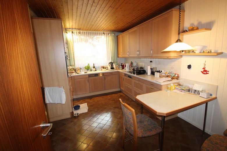 Individueller Flachdach-Bungalow mit Doppelgarage &amp; Parkähnlichem Grundstück in Schiffdorf-Sellstedt – 9 - Einbauküche