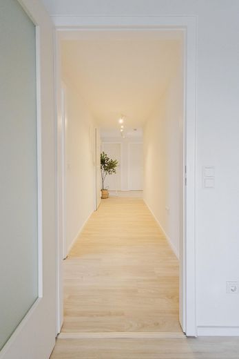 Frisch renovierte und bezugsfertige 3-Zimmerwohnung inkl. Parkplatz und mega Aussicht – Flur