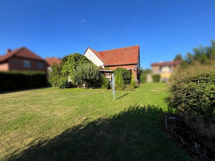 Einfamilienhaus mit großzügigem Garten – Blick vom Garten