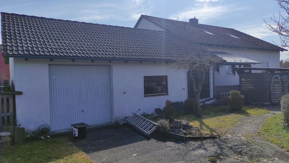 EFH mit XXL Garage und zusätzlichem Baufenster – Garage Nordtor und Fenster