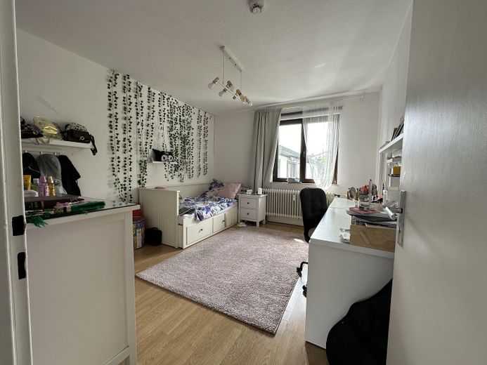 Centralne mieszkanie 2-pokojowe w frankfurckim Ostend z balkonem i EBK – Foto 2