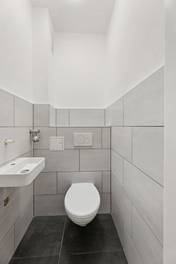 PROVİZYONSUZ: otopark yeri ve 2 balkonlu, tamamen yenilenmiş 3 odalı daire, mükemmel konumda! – Gäste WC