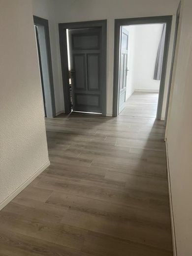 Seelze Zentrum, 2 bina, 4 bağımsız bölüm, birçok olanak – Flur Haus 30 EG