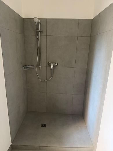 Sanierte 3 Zimmer Wohnung in der Südstadt – Dusche