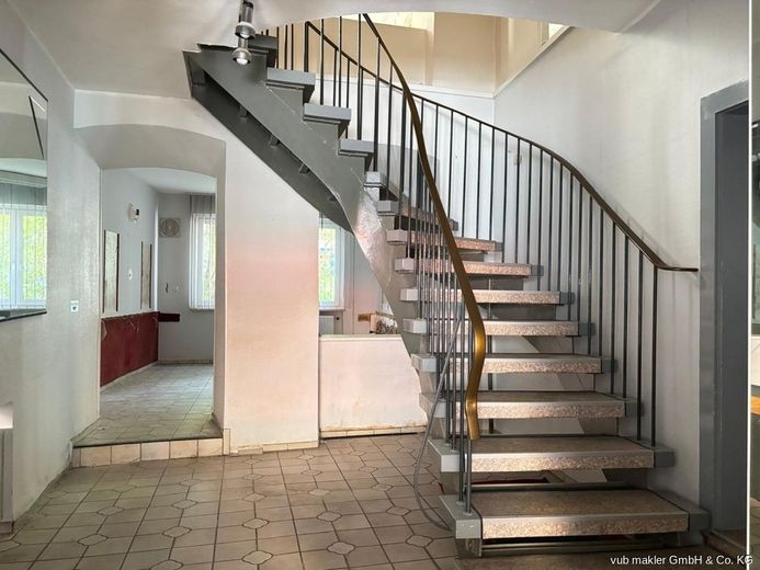 Vielseitiges Wohn- und Geschäftshaus in Hof - zentrale Lage, große Chancen – VUB0002277-13