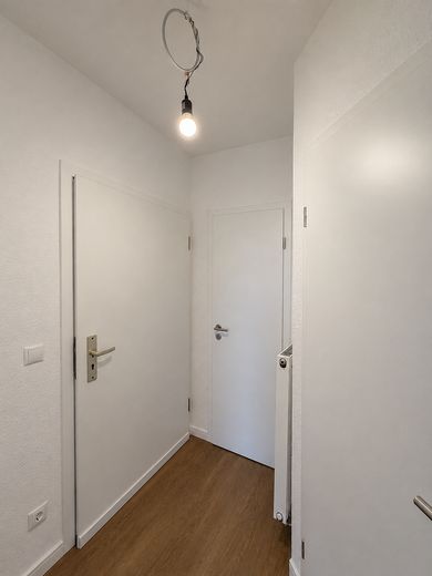 Provisonsfreie Eigentumswohnung im 7. OG – Bonn-Hardtberg | 49,5 m² | Vollrenoviert – Eingang