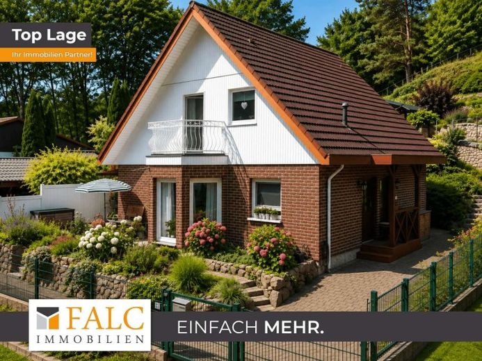 Großzügiges Einfamilienhaus auf sonnigem Hanggrundstück - FALC Immobilien – Foto 1