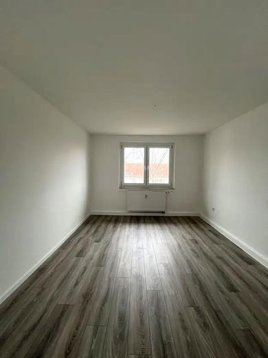 helle, moderne & gutaufgeteilte 3 Zimmerwohnung zu vermieten – Wohnzimmer