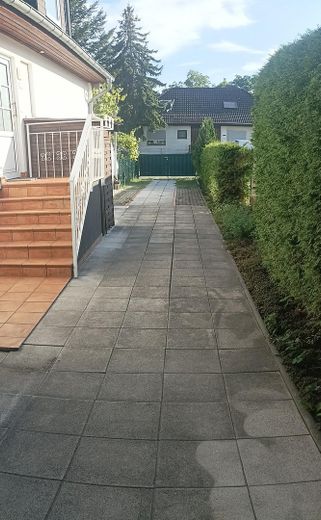 від приватного власника – Zugang zum Haus /Stellplätze
