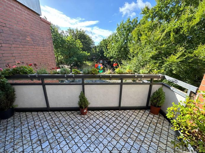 Appartamento di 3 locali senza provvigione nel verde di Amburgo-Niendorf - ristrutturato – Balkon