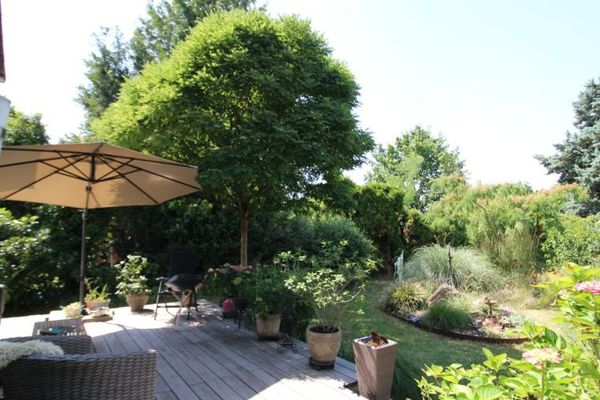 Modernes Effizienzhaus mit Photovoltaik, Wärmepumpe und traumhaftem Garten