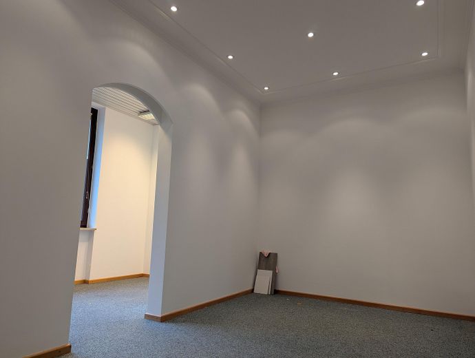 ##Exklusives Laden-/Bürolokal (56 m²)# in Germering: Top-Frequenzlage am "Kleinen Stachus" – Zwischenraum