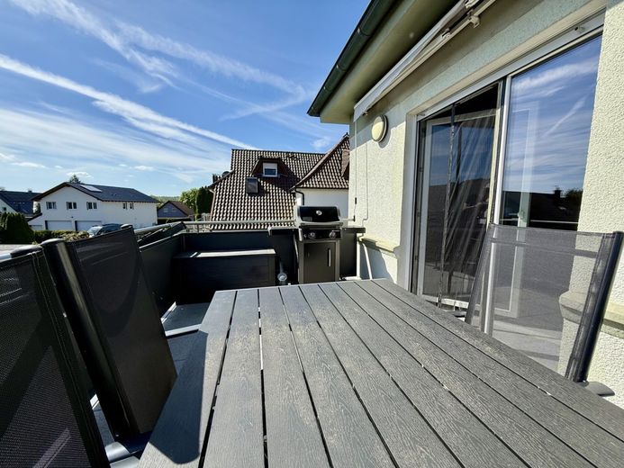Fröndenberg-Dellwig: Exklusives Zweifamilienhaus - Naturverbundenes Wohnen nahe der Ruhr-Auen! – Obergeschoss: Balkon
