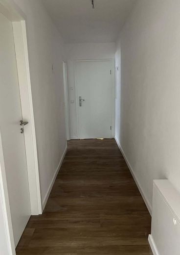 ERSTBEZUG NACH SANIERUNG 2/3/4-Zimmer-Wohnungen- Fertigstellungen Juni/August/Oktober 2026 – Beispielfoto - Flur