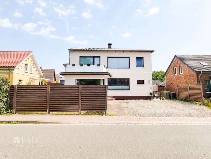 Zwei Einheiten. Voll vermietet. Solide Kapitalanlage in Sörup. – Außenansicht - Vorderseite Bild 3