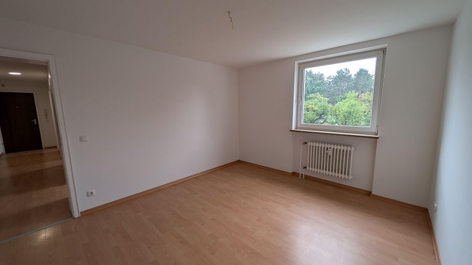 3.5-room apartment with south-facing balcony – Schlafzimmer
