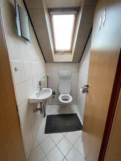 Maison de 3 familles à Villingen-Schwenningen – Gäste-WC DG