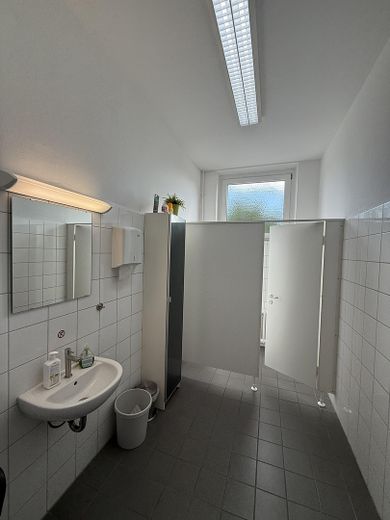 Selbstgenutzt oder vermietet - Gewerbeimmobilie in Coesfeld – D-WC im OG