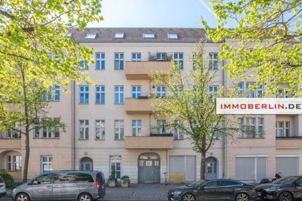 IMMOBERLIN.DE - Helle einzugsfreie Altbauwohnung mit ruhiger Terrasse in beliebter Kiezlage