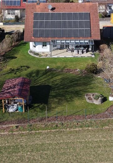 Komfortables Einfamilienhaus mit gepflegtem Garten in ruhiger, unverbaubarer Lage – von Süden