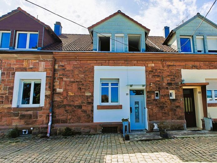Reihenmittelhaus mit Garten in ruhiger Lage – फोटो 1
