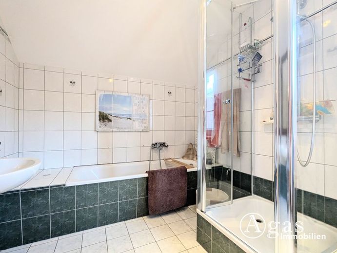 Exklusives Einfamilienhaus in naturnaher Idylle – Badezimmer OG