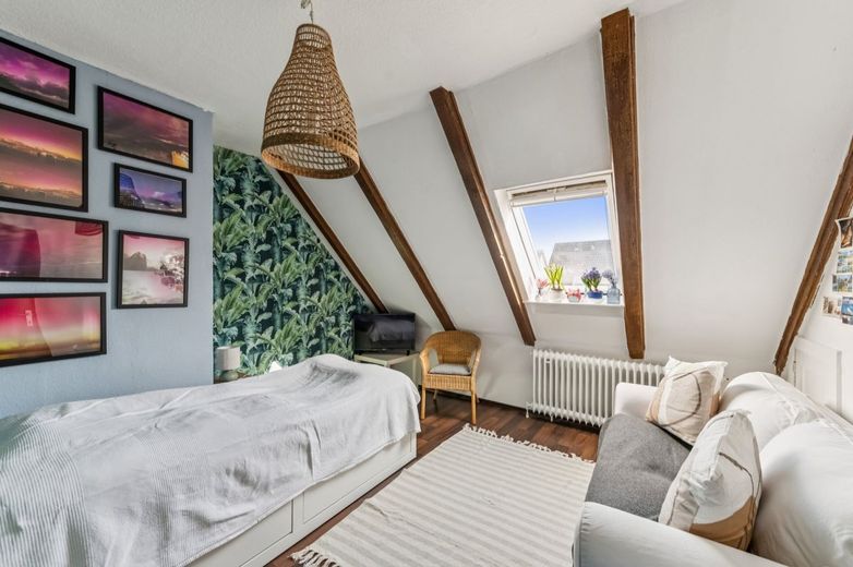 Wohnen wo andere Urlaub machen
---5 wohnliche Zimmer warten auf Sie--- – Zimmer1 DG