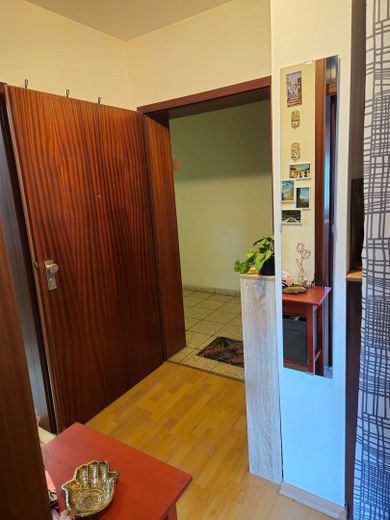 *Provisionsfrei*Von Eigentümerin,sofort frei, stillvolle Wohnung mit Tiefgarage – Flur