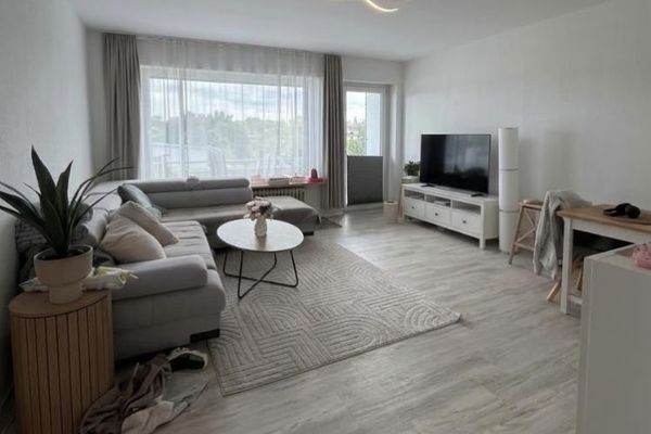 Aufzug, Kellerraum, Balkon, Vollbad, Einbauküche, Garage möglich