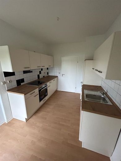Großzügige 3-Zimmer mit Einbauküche, Balkon, Wannenbad und Laminat in zentraler Lage! SP mgl. – PHOTO-2023-10-20-10-08-26_7