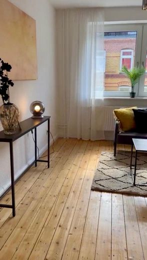 Moderne 2-Zimmerwohnung in zentraler Lage von Kiel Exerzierplatz - umfassend renoviert – Wohnzimmer