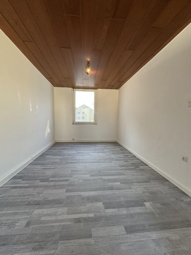 Sanierte 2-Zimmer-Wohnung in Düren – 40 m², 1. OG – Wohnzimmer