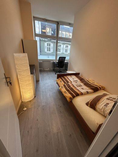 Przestronne mieszkanie 7-pokojowe z 2 balkonami i 2 miejscami parkingowymi w doskonałej lokalizacji w centrum Karlsruhe – Schlafzimmer 4