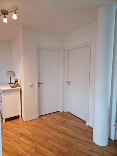 Neuwertige, hochwertige 2-Zimmer-Wohnung mit EBK & TG-Stellplatz in Ffm-Riedberg – Flur