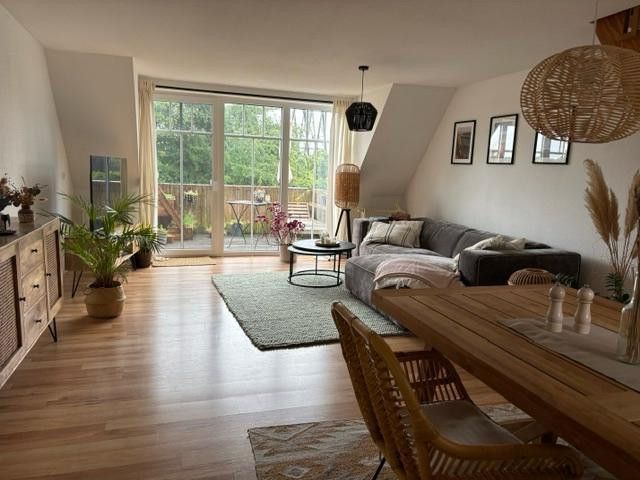 Light-flooded 3-room apartment with south-facing balcony – with energy-efficient new windows / 3 min to the canal – Foto 1