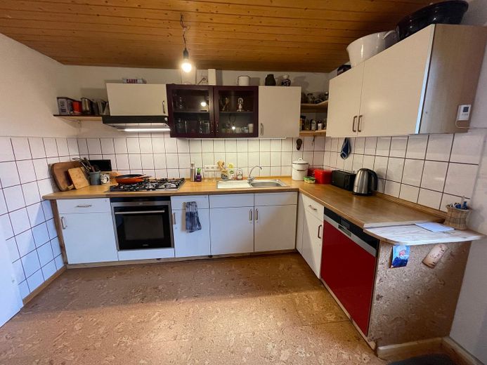 5 1/2 Zimmer Wohnung in ruhig gelegenem Zweifamilienwohnhaus mit sonnigem Garten – Küche
