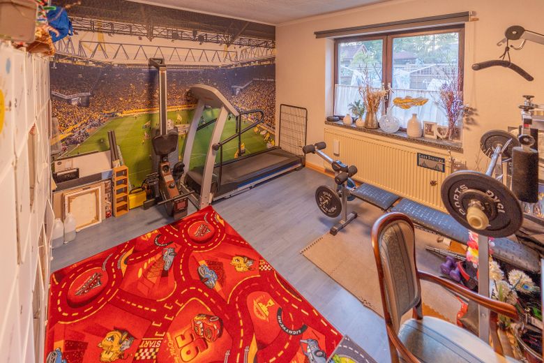 Oasi verde nell’idilliaca Zernsdorf su 1.130 m² con laghetto, sauna e serra – grosszügiges Kinderzimmer 1