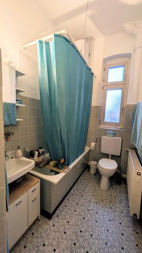 KA-West  2 ZKB , ohne Provision, frei 1.9.26 – TGL Bad   
