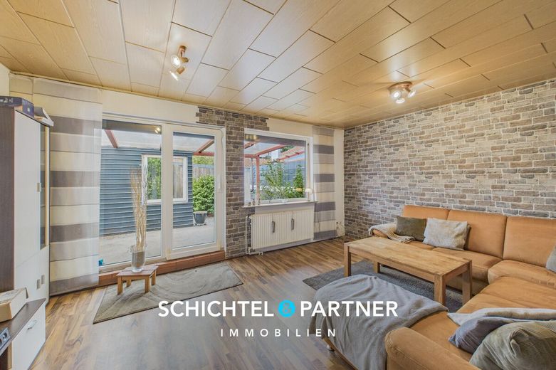 Oslebshausen | Renovierungsbedürftiges Reihenhaus mit Garten- und Hoffläche – S&amp;P | Wohnzimmer