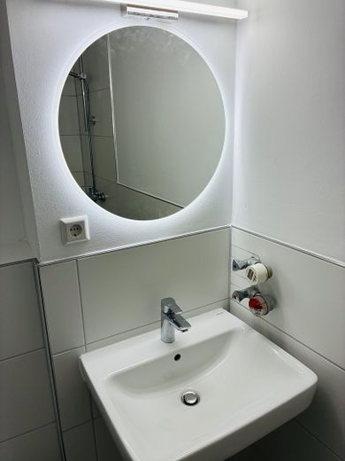 Modernes 1-Zimmer-Apartment – Ideal für Studenteneltern & Kapitalanleger – Bad