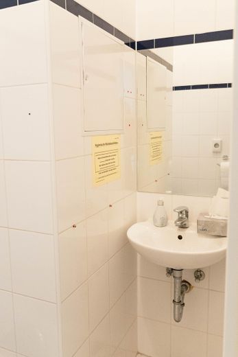 Praxis Dietzgenstr. 93 – private Toilette
