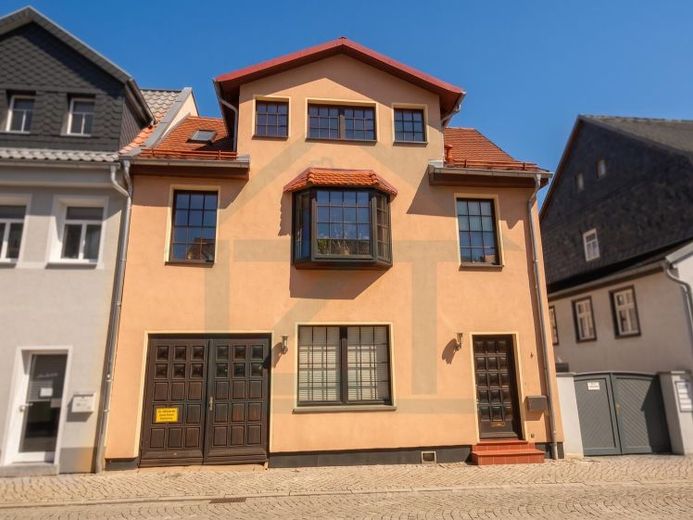 Pronto da abitare e da amare: affascinante casa a schiera con balcone, oasi nel cortile e garage nel cuore di Rudolstadt – Foto 1