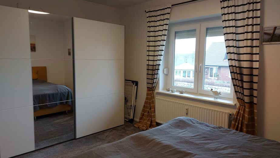 Helle Wohnung mit Balkon direkt am Deich - 2,5 Zimmer, 61qm – Schlafzimmer