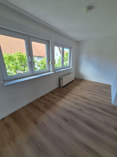 Frisch renovierte 5-Zi.-DG-Wohnung | Balkon | EBK | 85 m² | Schwäbische Alb | provisionsfrei – Esszimmer